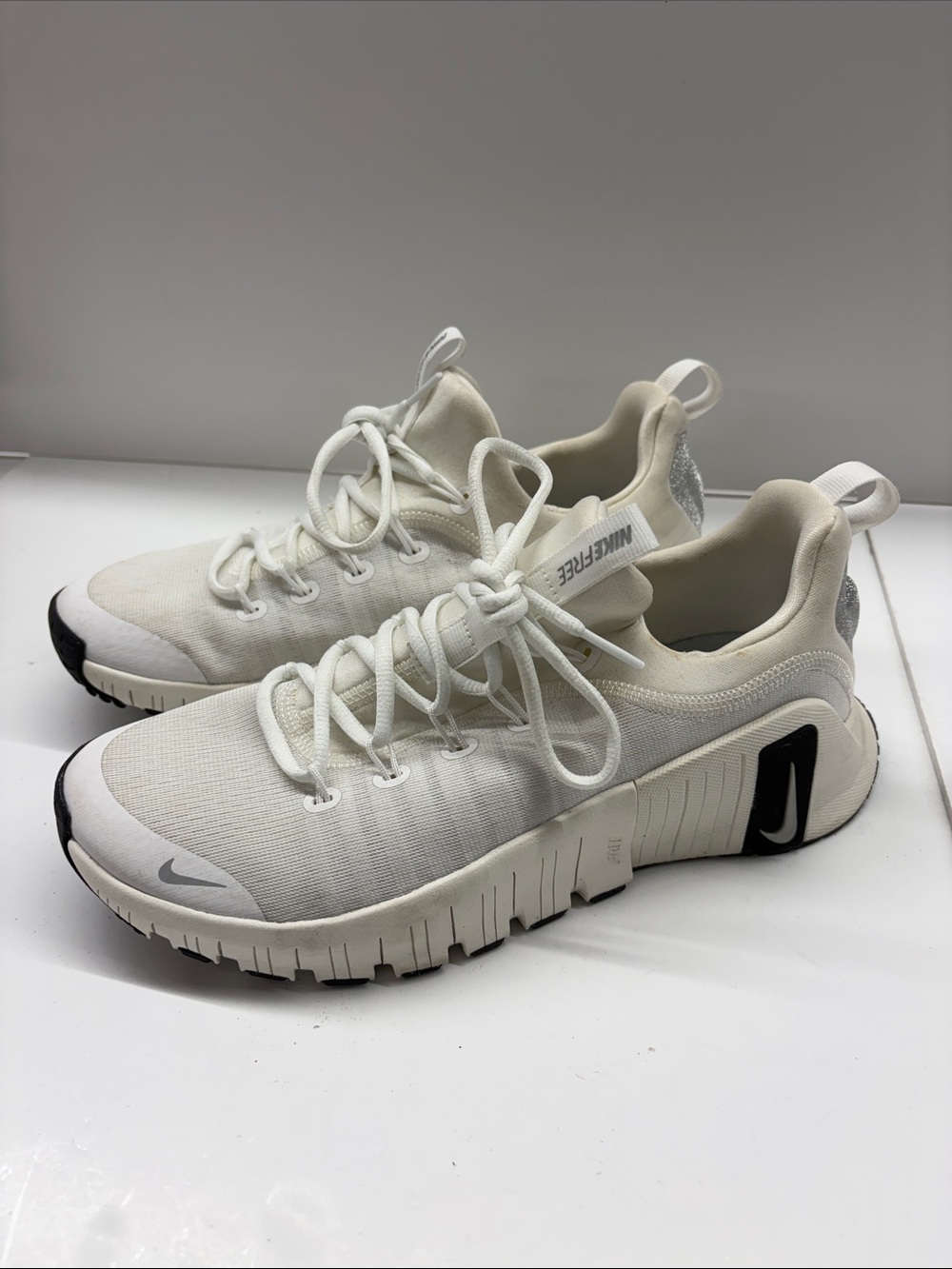 Used Nike Training Free Metcon 6 trainers in white and glitter Women’s size 10
